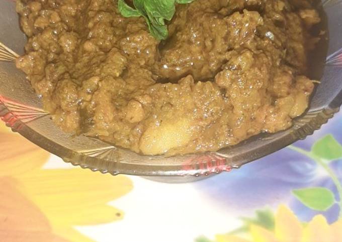 Restaurant style green chicken kheema