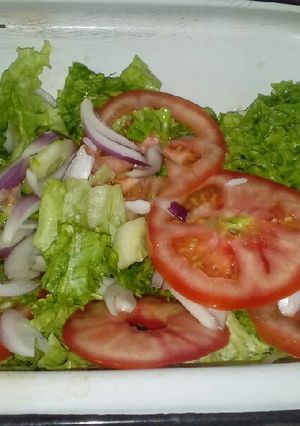 Una foto de Ensaladita muy fresquita para estas calores.🍅😋