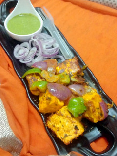 पनीर टिक्का (Paneer tikka recipe in hindi) रेसिपी मुख्य फोटो
