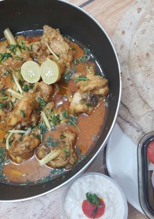 A picture of Chicken ginger karahi.