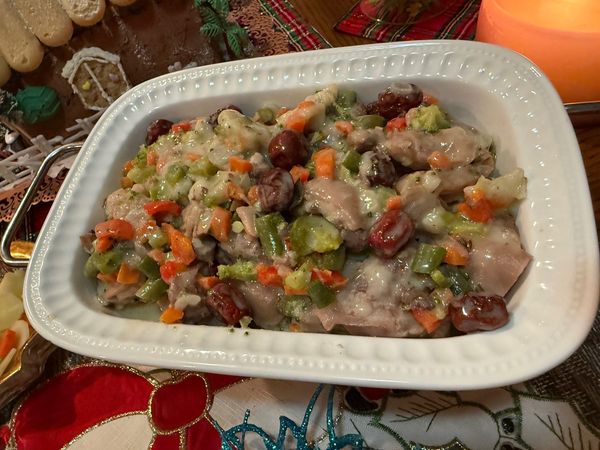 Chân giò sốt cream (Braised pork knuckle in cream sauce.)