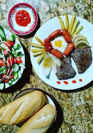 Hình của món 🥗🍛 Beef steak hình dáng hơi ngộ - Bò bít tết.