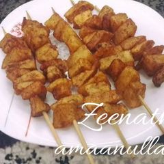 A picture of Aloo Cubes On Sticks.
