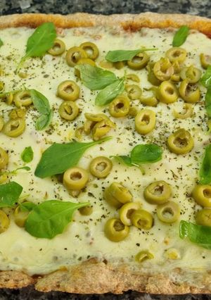 Una foto de Pizza de masa integral