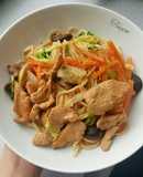 Mì xào với ức gà