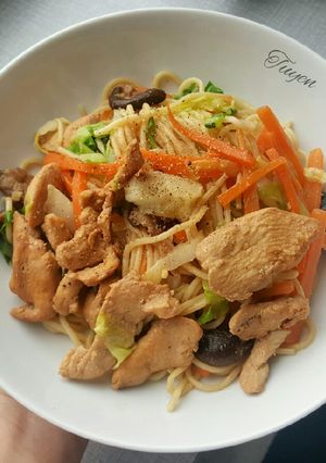 Hình của món Mì xào với ức gà.