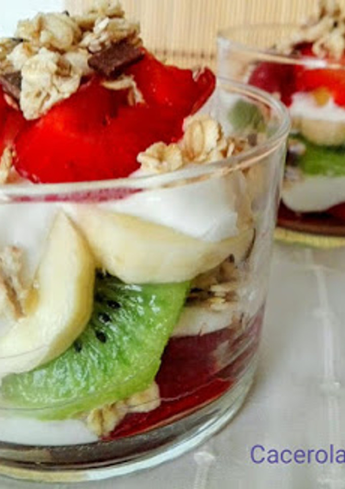 Una foto de Vasitos de yogur con frutas