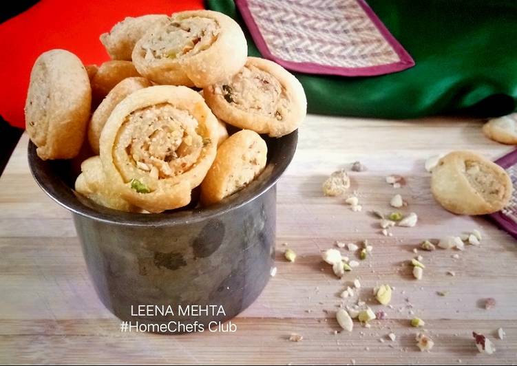 Steps to Make Speedy Thandai Masala Bhakharvadi