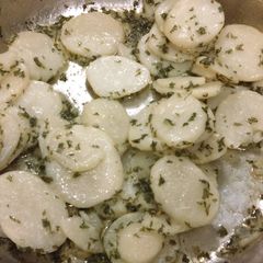 A picture of Mandie's Parsley Potatoes.