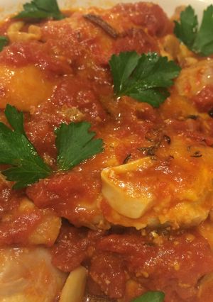 A picture of Chicken In Garlic Tomato Sauce.