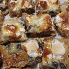 S' More cookie bars A picture of S' More cookie bars.