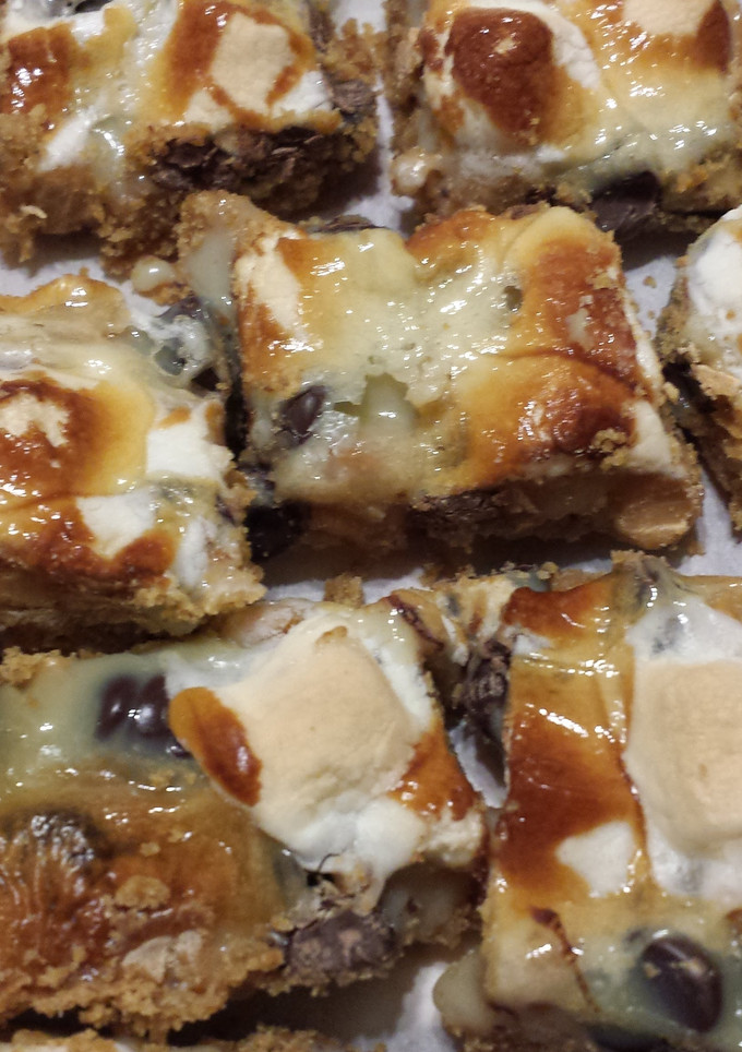 A picture of S' More cookie bars.