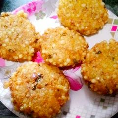 A picture of Sabudana vada.