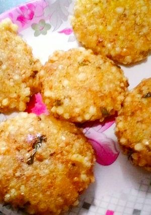 A picture of Sabudana vada.