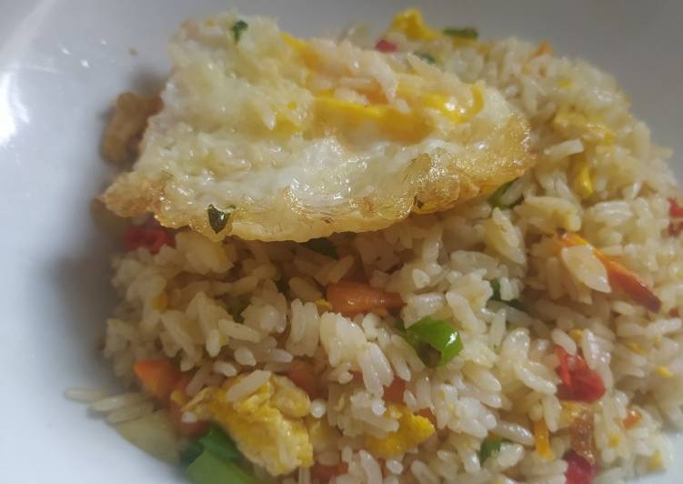 Nasi goreng wortel pelangi