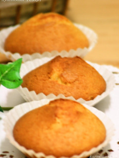 A picture of Easy Cupcakes Made with Vegetable Oil.