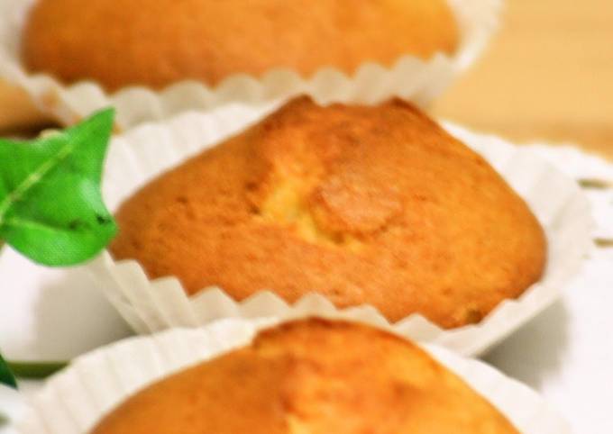 Easy Cupcakes Made with Vegetable Oil