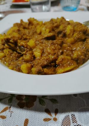 Una foto de Higadito de pollo con patatas con salsa de cacahuetes
