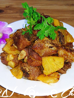 Hình của món Sườn non kho thơm.