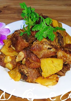Hình của món Sườn non kho thơm.