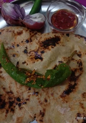A picture of Jowar Bhakri.