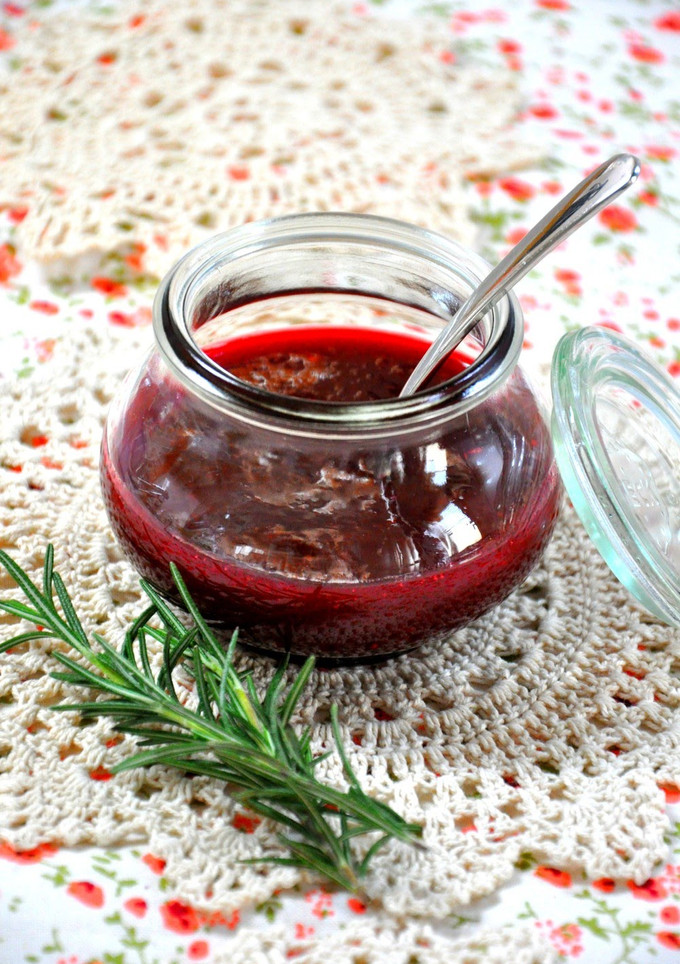 A picture of Raspberry Sauce (Raspberry Purée).