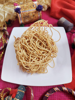 क्रिस्पी मसाला सेव (Crispy Masala sev recipe in Hindi) रेसिपी मुख्य फोटो