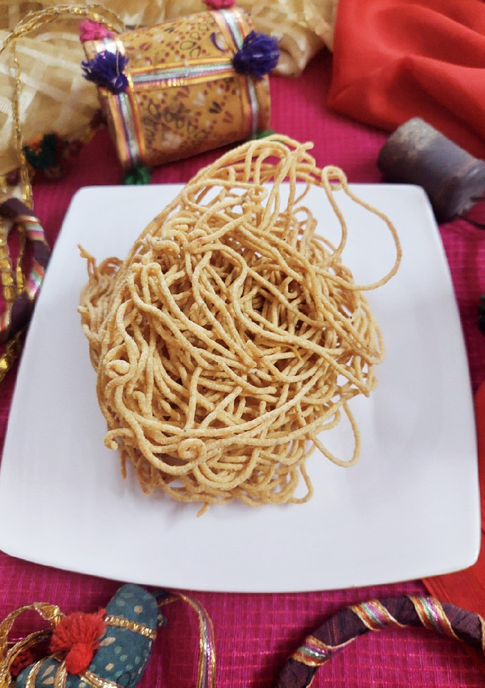 क्रिस्पी मसाला सेव (Crispy Masala sev recipe in Hindi) रेसिपी मुख्य फोटो