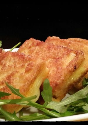 A picture of AMIEs Mozzarella Sandwich.