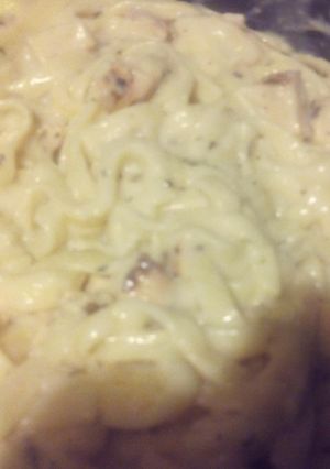 A picture of Chicken Alfredo Pasta.