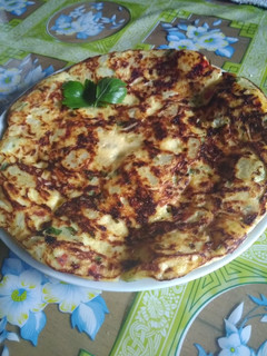 Una foto de Tortilla de papas con queso muzzarella🔝💞💚