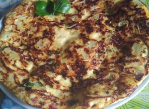 Una foto de Tortilla de papas con queso muzzarella🔝💞💚