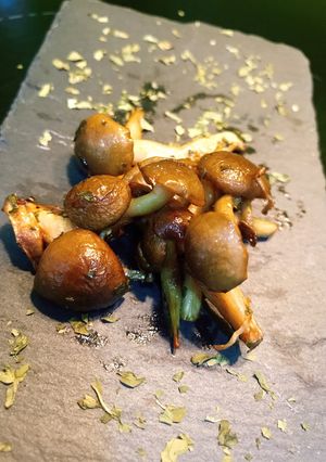 Hình của món Nấm thuỷ tiên nướng muối tiêu.