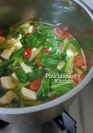 A picture of Mixed Veggies & Tofu Soup.