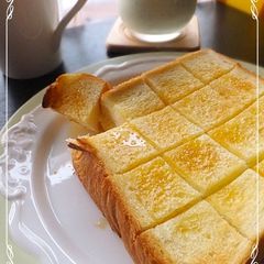 A picture of Tea Room-style Buttered Honey Toast.