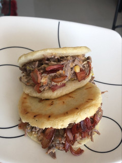 Una foto de Arepa rellena