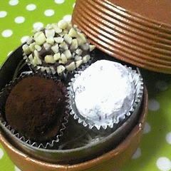 Roll 'em up! Easy Chocolate Truffles ★ A picture of Roll 'em up! Easy Chocolate Truffles ★.