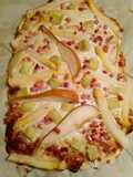 Birne-Rhabarber-Spargel-Speck-Flammkuchen