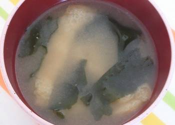 How to Make Yummy Fluffy Aburaage and Wakame Seaweed Miso Soup