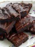 AVOCADO BROWNIES WITH ORANGE, RUM AND HAZELNUTS
