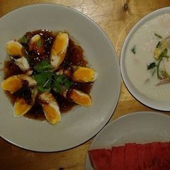 A picture of Kai look kaey or deep fry eggs in tamarine sauce.