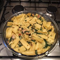 A picture of Butter Chicken and Spinach Rigatoni.