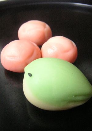 A picture of Nerikiri (Rice Dough and Sweet Bean Paste) Nightingale.