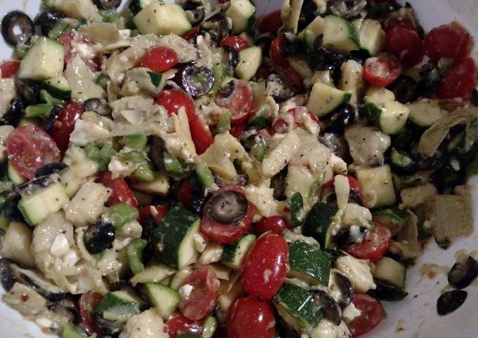 Artichoke and tomato basil salad