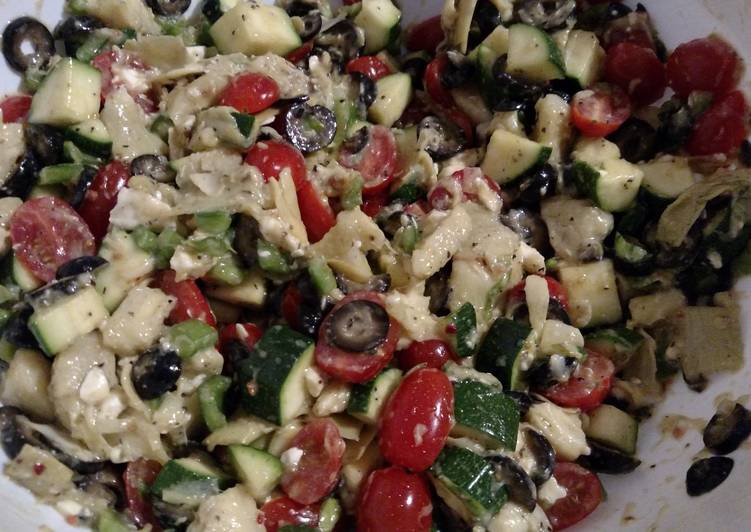 How to Prepare Quick Artichoke and tomato basil salad