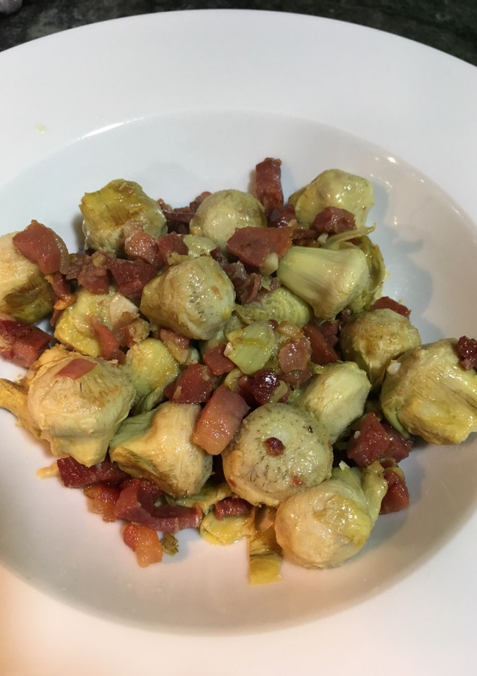 Una foto de Corazones de alcachofas rehogados con jamón