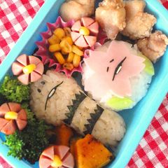 Character Bento: Sakura and Tsukushi (Horsetail Shoots)- Sakura Viewing Bento A picture of Character Bento: Sakura and Tsukushi (Horsetail Shoots)- Sakura Viewing Bento.