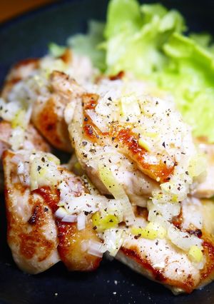 A picture of Meaty and Juicy! Chicken Thighs with Salt-Leek Sauce.
