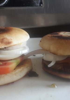 A picture of Bachelor Sunday Burger.