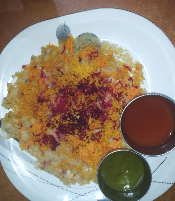 A picture of Oats podi dosa with mixed veggies.